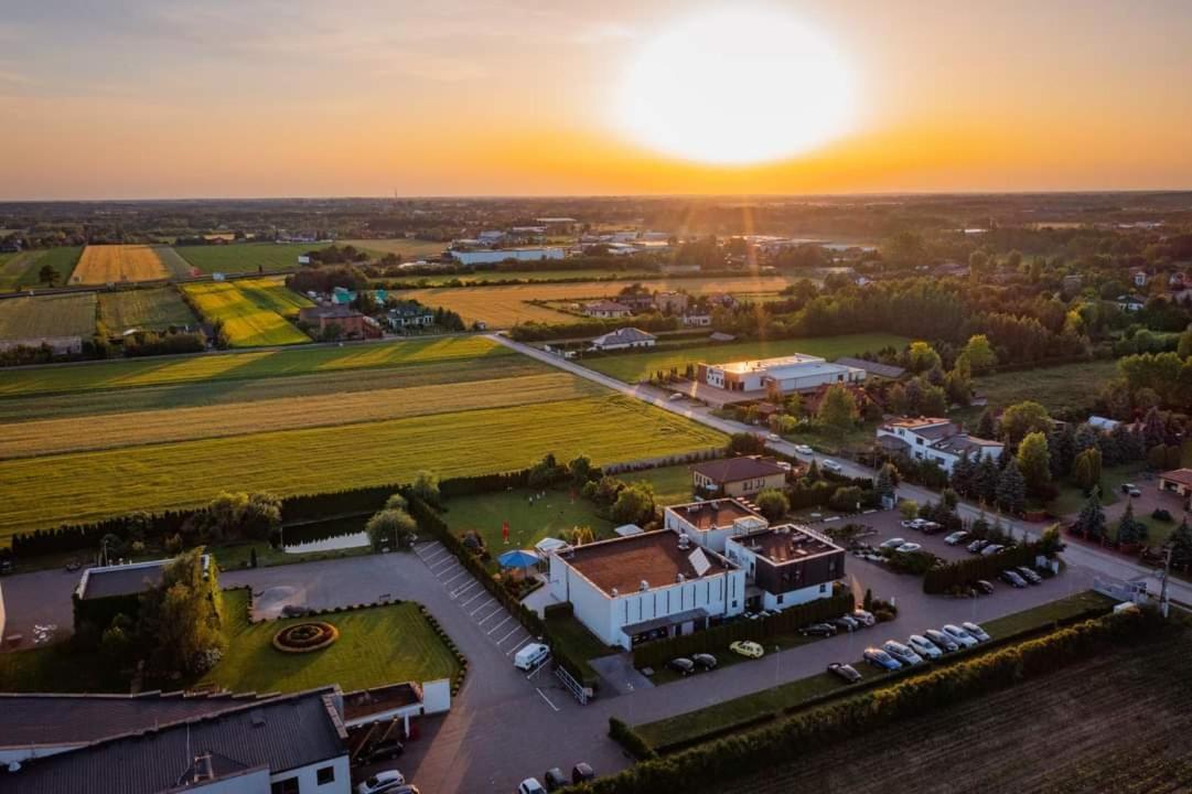 Hotel Eden Rzgow Exteriör bild